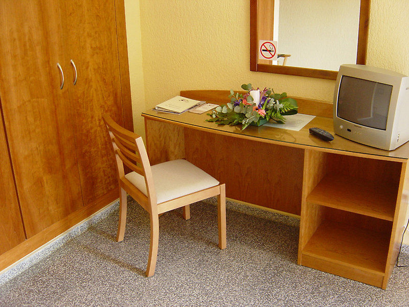 Hotel Castilla Аликанте Стая снимка